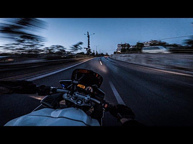 zooming on Yamaha Fz1