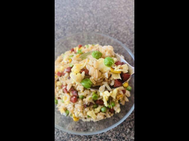 Fried rice with eggs and vegetables /egg fried rice/鸡蛋炒饭的做法，香肠鸡蛋炒房