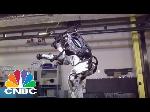 Boston Dynamics Reveals New Atlas Robot | CNBC