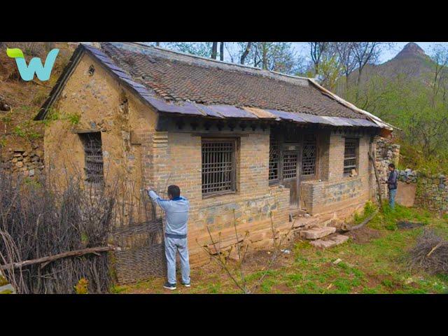 Grandfather died, the poor man returned to renovate his old house to live in.