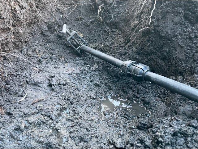 Repair of mains water pipe using Philmac coupler and pipe squeeze