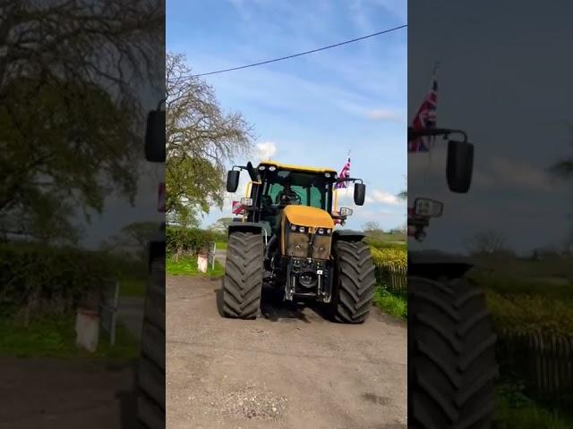 The new JCB Fastrac ICON!! #JCB #tractor #fastrac #british #farming #jcbvideo #jcbmachine