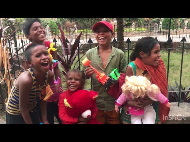 Social work.Distribution of old clothes n toys.Team dr Shikha d Anand.Last video of2021.unprivileged