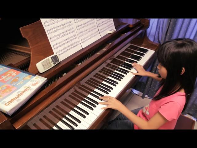 Mozart   ( Kiki Lin) clever playing kids piano - طفلة ذكية تلعب البيانو على طريقة موزارت