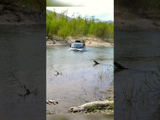 Делика преодолевает брод | Mitsubishi Delica off-road #приморскийкрай #митсубиси #mitsubishidelica