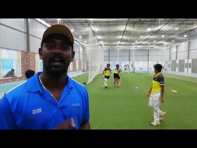 Play the ball under your eyes - Net Stimulation