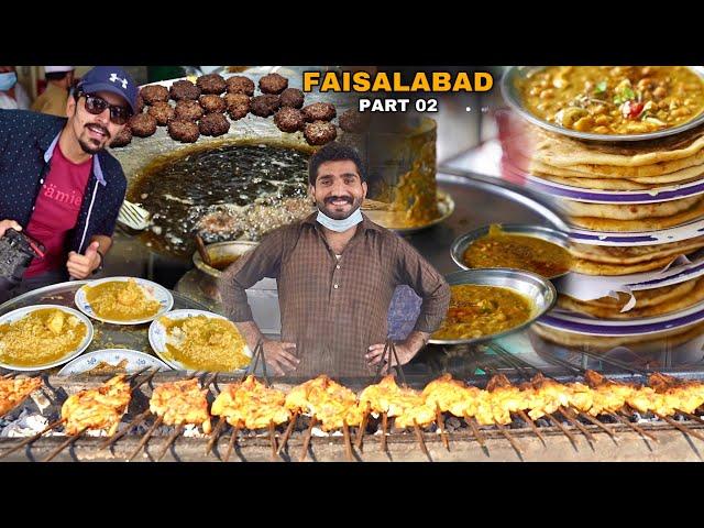 PAKISTANI STREET FOOD TOUR IN FAISALABAD - Kebab Stall Ghanta Ghar, Munna Daal Chawal & Fry Naan.