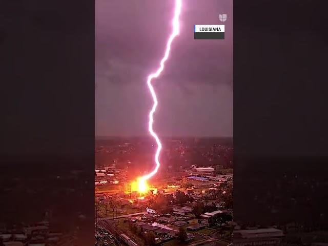 ️Impresionante: así fue el impacto de un potente rayo en Louisiana