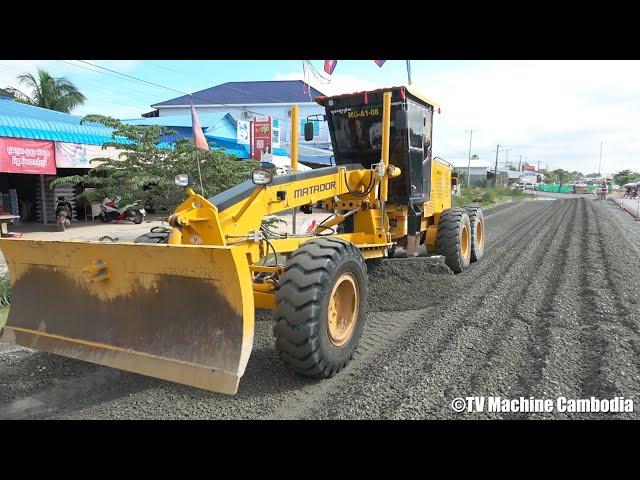 Road Construction Grading Leveling Motor Grader Matador MG17 Skilled Operator