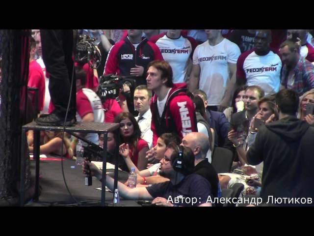 Хабиб подсказывает Федору Емельяненко. Khabib in the Fedor's corner before the 3rd round