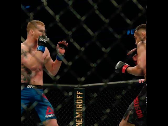 Tony Ferguson vs Justin Gaethje (turn on sound) crazy popping punches.