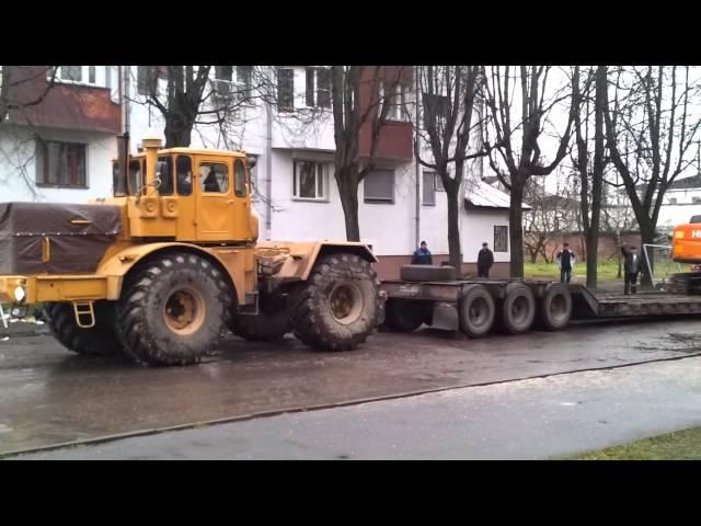 Russian monster tractor Kirovets K-700 jumps