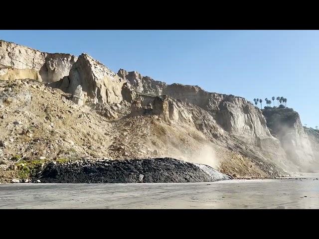 Blacks Beach San Diego Bluffs Collapse (1:29pm Jan 20 2023)