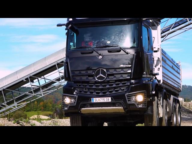 Der Mercedes-Benz Arocs 4-Achs-Kipper für den schweren Baueinsatz.