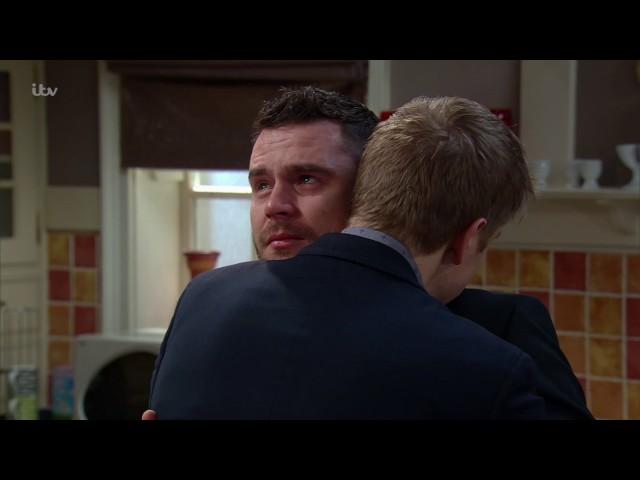 Aaron and Robert Have One Final Kiss - Emmerdale