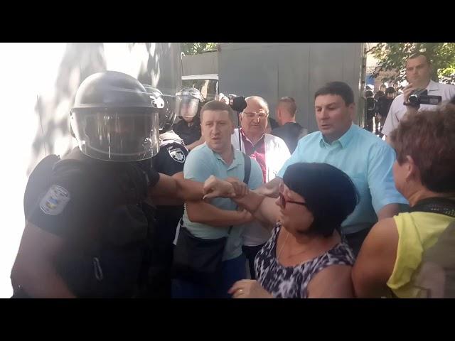 Бунт СИЗО.  Вывозят Торнадо. Драки с полицией