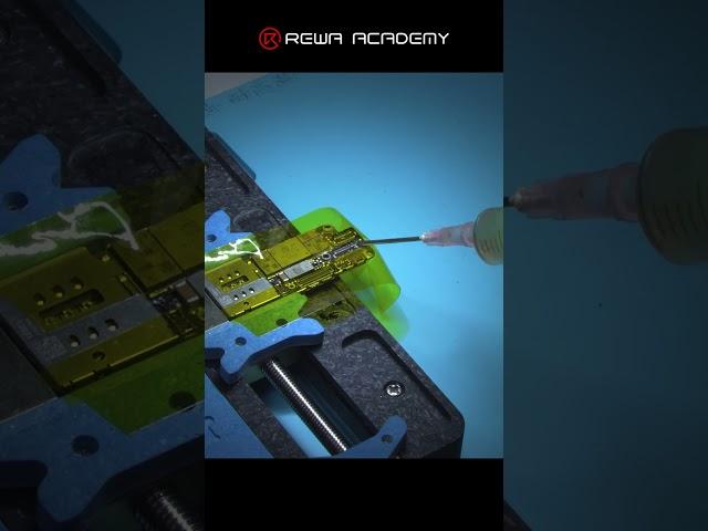 How to Solder & Desolder iPhone Display Connector - REWA  Academy#shorts