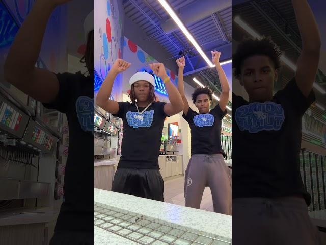 Demond know how to trip out!