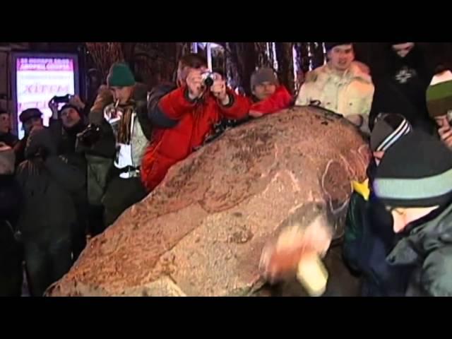 Ukraine Backs Soviet Monument Removal: Lenin statues toppled as Ukrainians reject totalitarian past