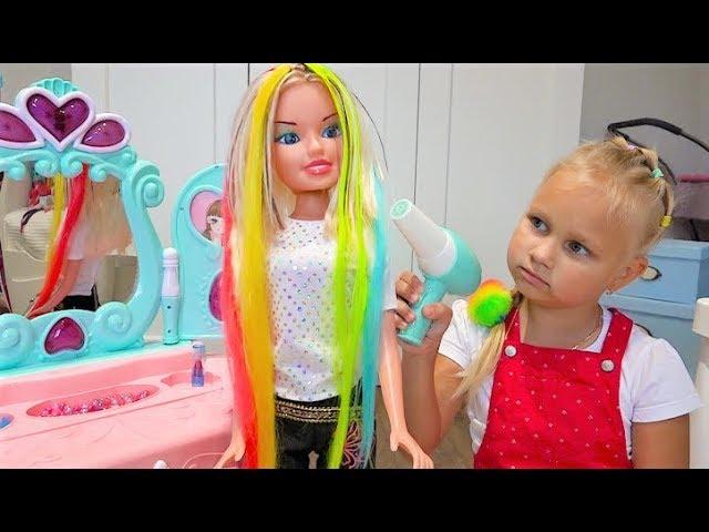 Alice plays in a BEAUTY SALON for kids !!!