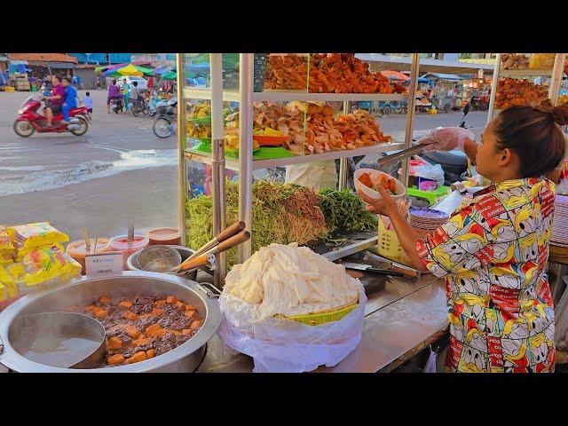 Popular Chbar Ampov's RED & GREEN Broth Noodles Soup with Pork Knuckle & Fish Head | Cambodian Food