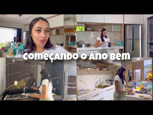 COMEÇANDO O ANO COM A COZINHA ORGANIZADA | DEI UMA FAXINA | ARMÁRIO E GELADEIRA