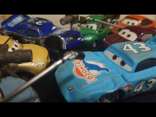 Disney Pixar Cars Race Damaged Mood Springs + Damaged The King (Crashed Racers) Review