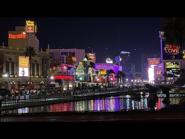  Las Vegas Live - Roaming The Strip