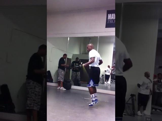 Floyd Mayweather Jumping rope before Cotto Fight