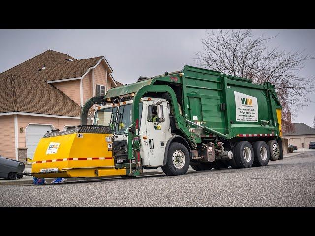 Mack LE - Heil DuraPack Half/Pack Garbage Truck