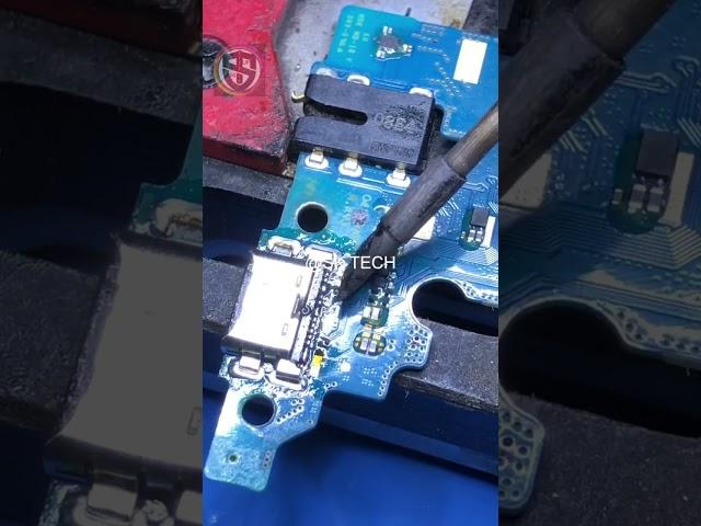 A51 charging port replacement #sktech #electroniccomponents #cellphonesolution #chargingport #repair