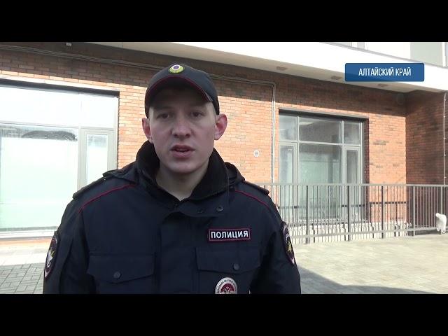 Полицейский в Барнауле поймал прыгнувшую с третьего этажа девушку, которая сбегала от насильников