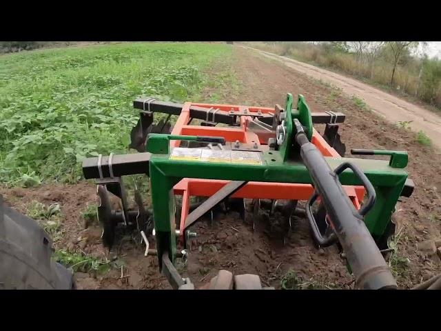 John Deere 4105 Disking Front Field with Titan Disk