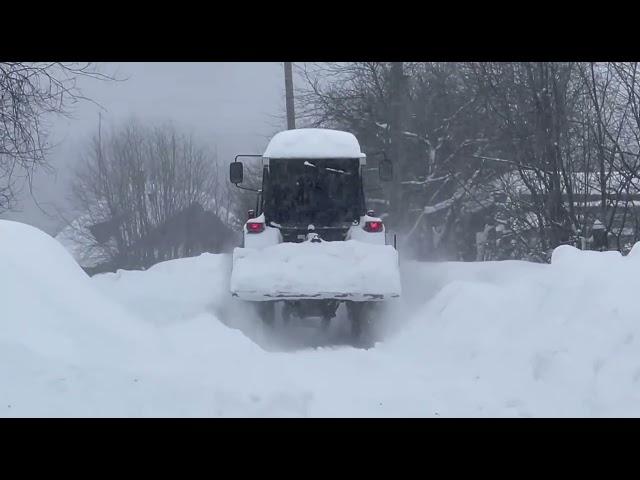 мтз 82 чищу дорогу, завалило снегом