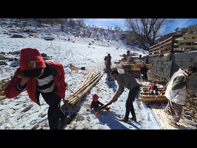 ️Amir and Family: The Challenge of Salvaging Wooden Pallets and Treasures Beneath the Snowy Ruins!