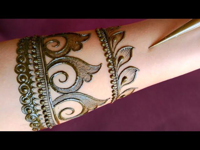 Modern bridal mehndi design front hand @Daytophasedesigns