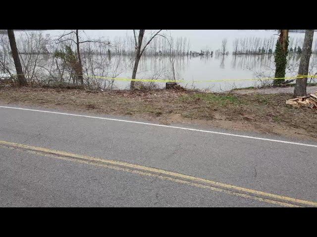 Hardin County Fire Dept. - Short video of collapse area along the TN River at 4810 Glendale Road.