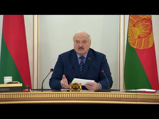 Лукашенко: И ГДЕ эти люди? В СИЗО? Ну и пусть там и сидят! // Принципиальный разговор с чиновниками