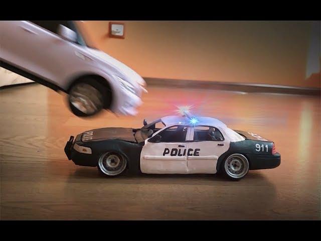 Destruction of a Ford policeman from plasticine, crash test