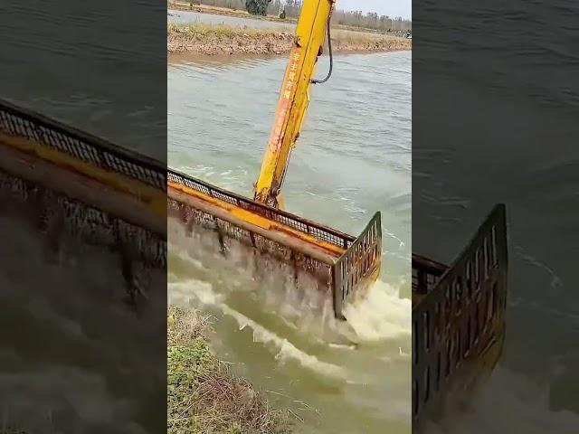 The process of catching fish with the dredging machine