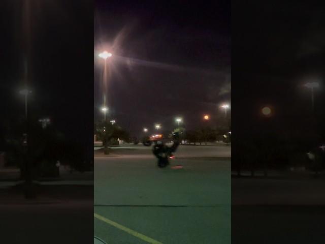 Practicing Circle Wheelies on the Grom #grom #honda #wheelie #stunt #practice