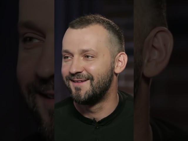 Общага или армия?/Руслан Белый в интервью А поговорить/#shorts