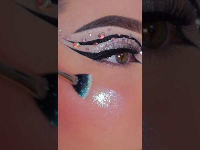 glittery liner technique stone optional  #trendingshorts #viralvideo #youtubeshorts #softglamlook