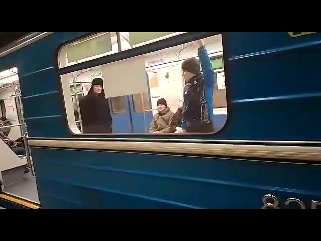 Transport 196 rus в поезде метро в Екатеринбурге