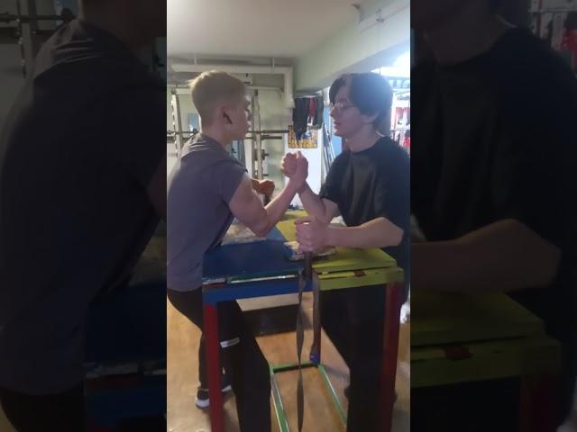 #armwrestling Царь стола Правая рука