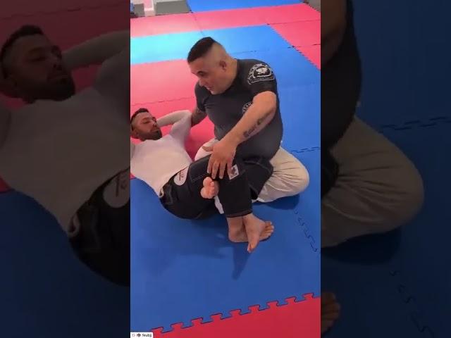 variação do leg lock para chave de panturilha-leg lock variation for calf brace