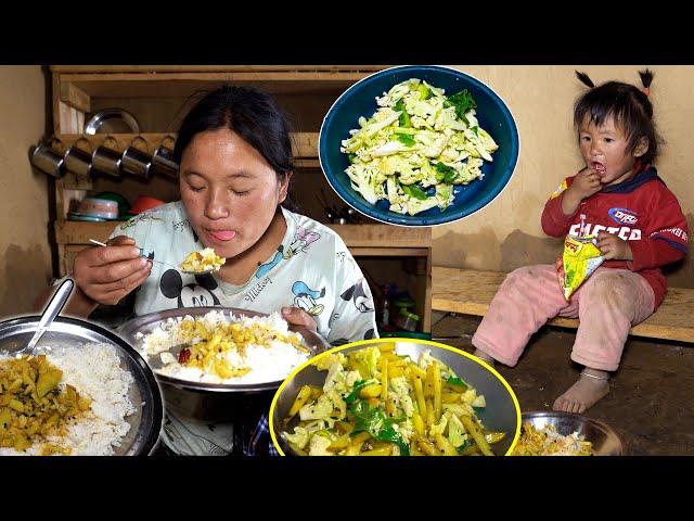 Organic Nepali village Cooking II Jina Cooks Cauliflower Potato Curry &  having@pastorallifeofnepal