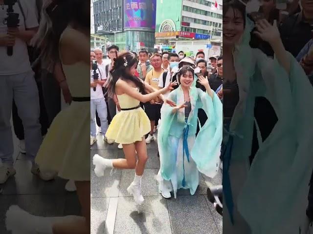 恶龙咆哮嗷呜 #阿梓不可爱 #阿梓不可爱尬舞 #恶龙咆哮 @阿梓不可爱O3x929aibapk6ivy @阿梓才三岁O3xzeykmcz2ycpyi @快手弹幕O3xrp73cwb9zjfs
