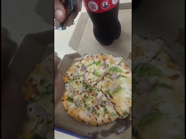 Cheesy cravings unlocked!  Hot, melty pizza just hits different! #PizzaLovers #FoodieShorts #Yum
