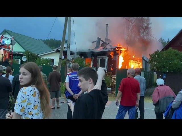 Пожар в деревне. Молния попала в сарай, сгорел дом